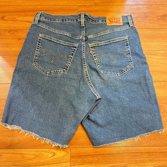 Levis Mid Shorts - Picture 3 of 5